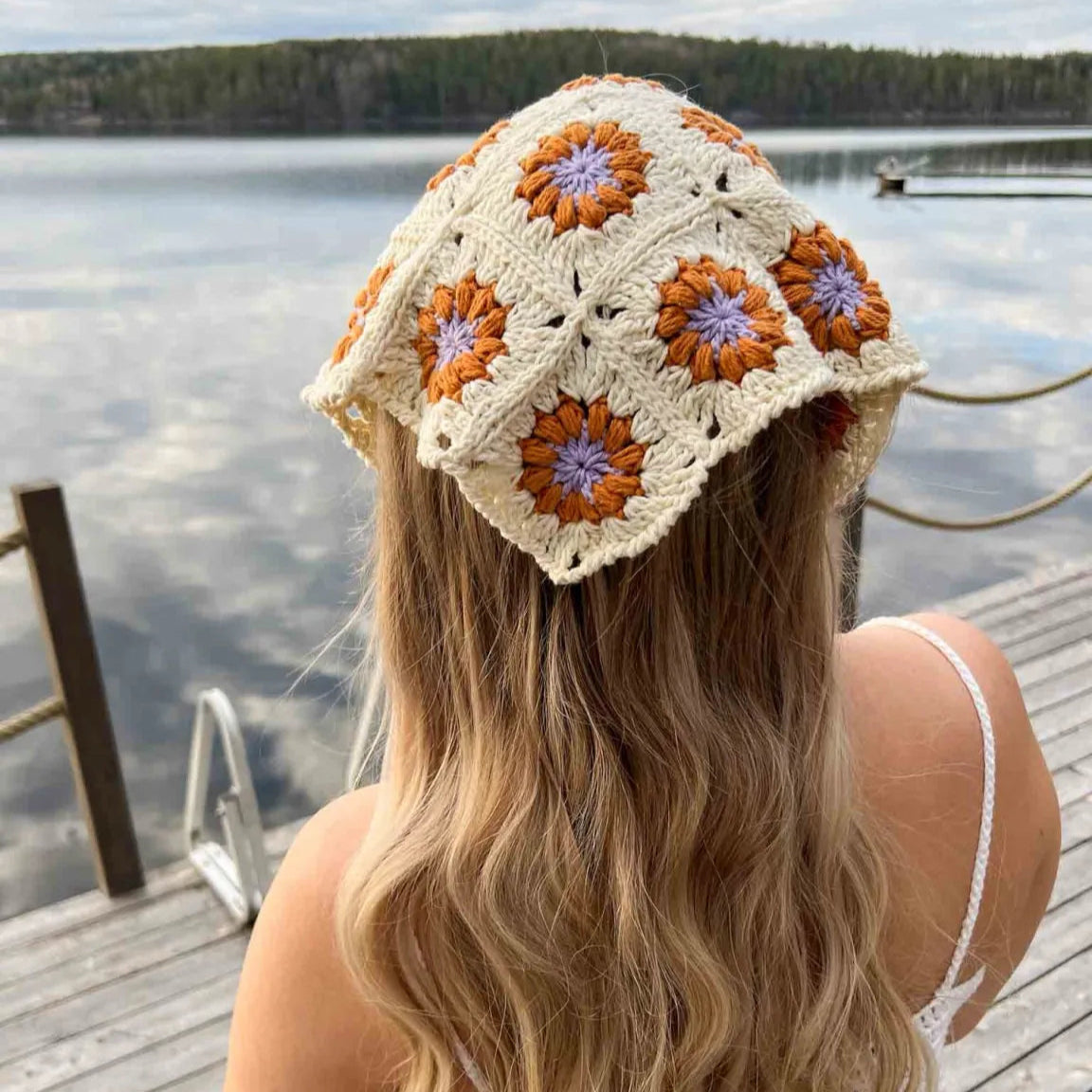 Retro Daisy Square Bandana Crochet Pattern