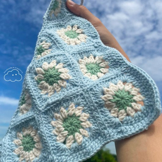 Retro Daisy Square Bandana Crochet Pattern
